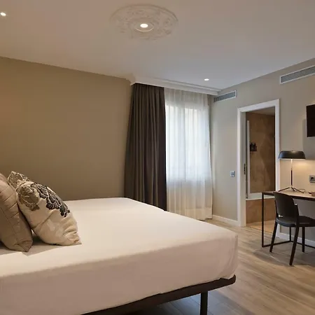 Acta Splendid Hotel 3*